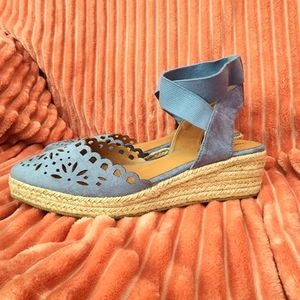 Cute comfy light blue dress shoes size 10